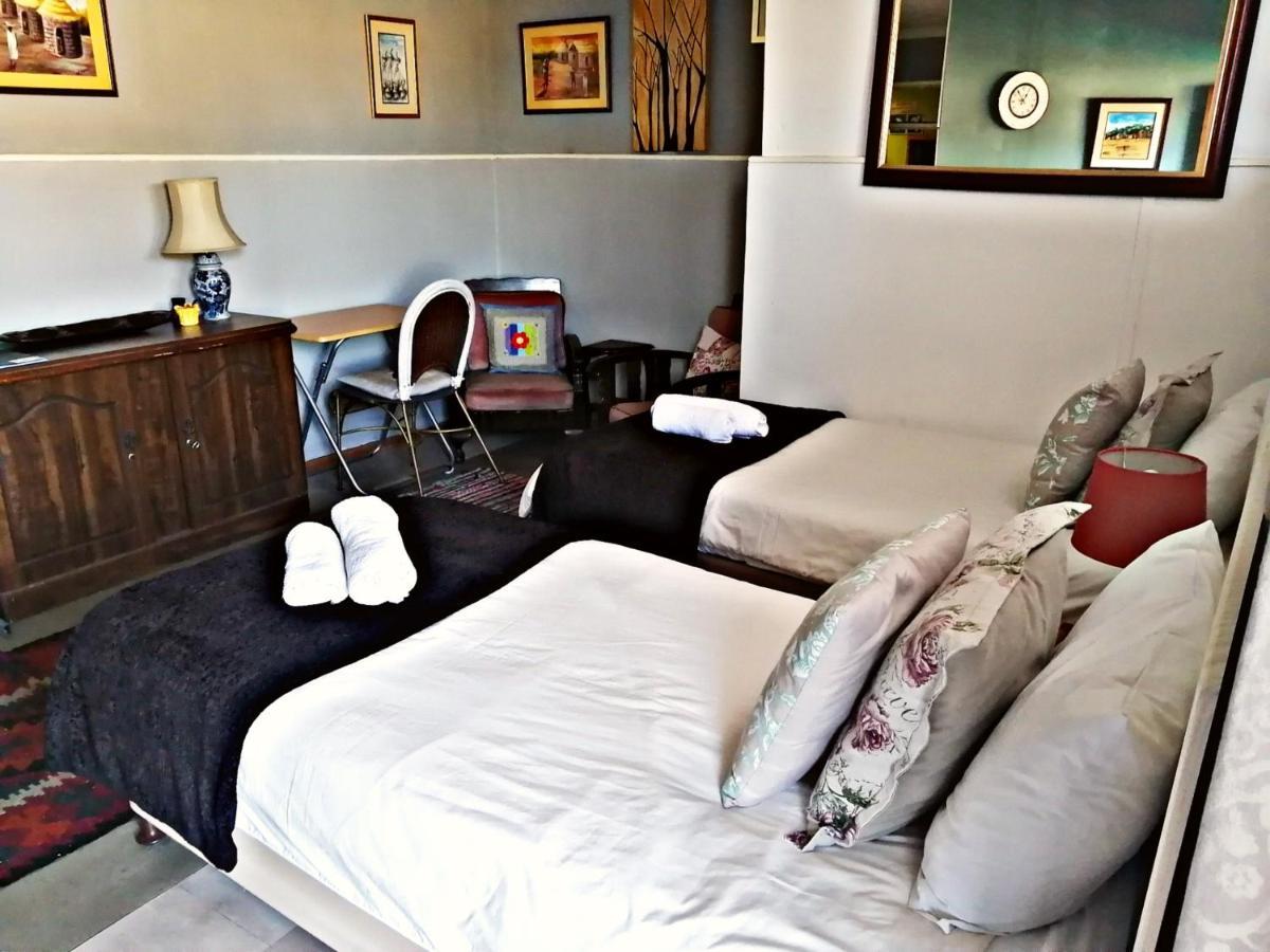Suzie'S Coffee Shop Accommodation Bellville Exteriér fotografie